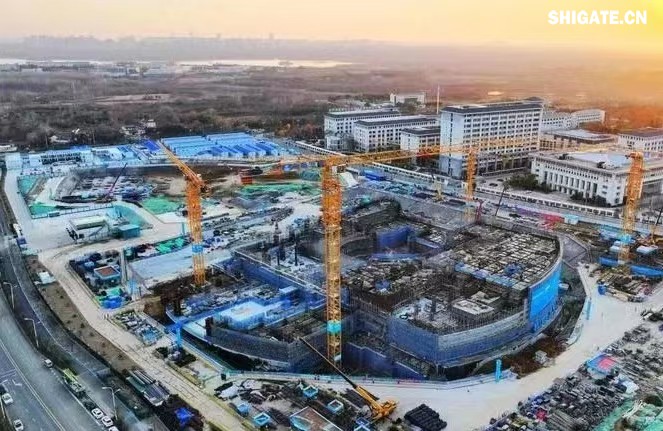 1月11日，河钢集团舞钢公司生产的一批高端钢板发往客户，将用于又一项“国之重器”——安徽合肥加快建设聚变能实验装置（BEST）项目的关键部位制造。  舞钢公司深入贯彻落实集团战略部署，紧盯高端客户的需求，发挥自身技术优势，研发生产更多的高端特种钢板，打造更多的“国之重器”。针对客户志在通过该项目打造“世界首个紧凑型聚变能实验装置”的目标，舞钢公司高端高效益产品攻关团队不断优化营销方案，通过提供“一揽子”解决方案，赢得了客户的认可。在研发过程中，公司优化工艺方案，在轧制环节增加两项创新措施，并强化质量过程管控，确保了钢板表面质量和内部质量全部优于客户需求，并按期交货。  微信图片_20250220083851.jpg  安徽合肥加快建设聚变能实验装置（BEST）项目总用地面积约16万平方米，总建筑面积约15万平方米。该装置作为全超导托卡马克核聚变实验装置（EAST）的后续项目，将在第一代EAST装置的基础上，首次演示聚变能发电，并有望率先建成世界首个紧凑型聚变能实验装置。