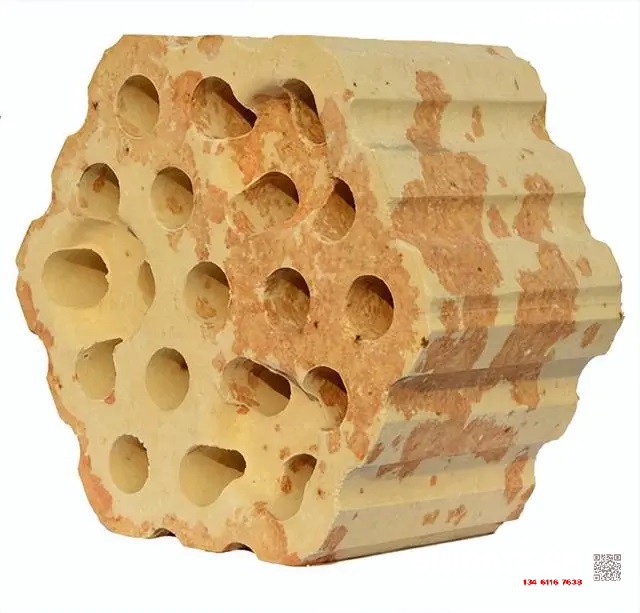 炼铁过程实质上是将铁从其自然形态——矿石等含铁化合物中还原出来的过程。炼铁方法主要有高炉法、直接还原法、熔融还原法等,其原理是矿石在特定的气氛中(还原物质CO、H2、C;适宜温度等)通过物化反应获取还原后的生铁。生铁除了少部分用于铸造外,绝大部分是作为炼钢原料。 高炉炼铁是现代炼铁的主要方法,钢铁生产中的重要环节。这种方法是由古代竖炉炼铁发展、改进而成的。尽管世界各国研究发展了很多新的炼铁法,但由于高炉炼铁技术经济指标良好,工艺简单,生产量大,劳动生产率高,能耗低,这种方法生产的铁仍占世界铁总产量的95%以上。 炼铁工艺是是将含铁原料(烧结矿、球团矿或铁矿)、燃料(焦炭、煤粉等)及其它辅助原料(石灰石、白云石、锰矿等)按一定比例自高炉炉顶装入高炉,并由热风炉在高炉下部沿炉周的风口向高炉内鼓入热风助焦炭燃烧(有的高炉也喷吹煤粉、重油、天然气等辅助燃料),在高温下焦炭中的碳同鼓入空气中的氧燃烧生成的一氧化碳和氢气。 原料、燃料随着炉内熔炼等过程的进行而下降,在炉料下降和上升的煤气相遇,先后发生传热、还原、熔化、脱炭作用而生成生铁,铁矿石原料中的杂质与加入炉内的熔剂相结合而成渣,炉底铁水间断地放出装入铁水罐,送往炼钢厂。同时产生高炉煤气,炉渣两种副产品,高炉渣铁主要矿石中不还原的杂质和石灰石等熔剂结合生成,自渣口排出后,经水淬处理后全部作为水泥生产原料;产生的煤气从炉顶导出,经除尘后,作为热风炉、加热炉、焦炉、锅炉等的燃料。 炼铁过程实质上是将铁从其自然形态——矿石等含铁化合物中还原出来的过程。炼铁方法主要有高炉法、直接还原法、熔融还原法等,其原理是矿石在特定的气氛中(还原物质CO、H2、C;适宜温度等)通过物化反应获取还原后的生铁。生铁除了少部分用于铸造外,绝大部分是作为炼钢原料。 高炉炼铁是现代炼铁的主要方法,钢铁生产中的重要环节。这种方法是由古代竖炉炼铁发展、改进而成的。尽管世界各国研究发展了很多新的炼铁法,但由于高炉炼铁技术经济指标良好,工艺简单,生产量大,劳动生产率高,能耗低,这种方法生产的铁仍占世界铁总产量的95%以上。 炼铁工艺是是将含铁原料(烧结矿、球团矿或铁矿)、燃料(焦炭、煤粉等)及其它辅助原料(石灰石、白云石、锰矿等)按一定比例自高炉炉顶装入高炉,并由热风炉在高炉下部沿炉周的风口向高炉内鼓入热风助焦炭燃烧(有的高炉也喷吹煤粉、重油、天然气等辅助燃料),在高温下焦炭中的碳同鼓入空气中的氧燃烧生成的一氧化碳和氢气。 原料、燃料随着炉内熔炼等过程的进行而下降,在炉料下降和上升的煤气相遇,先后发生传热、还原、熔化、脱炭作用而生成生铁,铁矿石原料中的杂质与加入炉内的熔剂相结合而成渣,炉底铁水间断地放出装入铁水罐,送往炼钢厂。同时产生高炉煤气,炉渣两种副产品,高炉渣铁主要矿石中不还原的杂质和石灰石等熔剂结合生成,自渣口排出后,经水淬处理后全部作为水泥生产原料;产生的煤气从炉顶导出,经除尘后,作为热风炉、加热炉、焦炉、锅炉等的燃料。